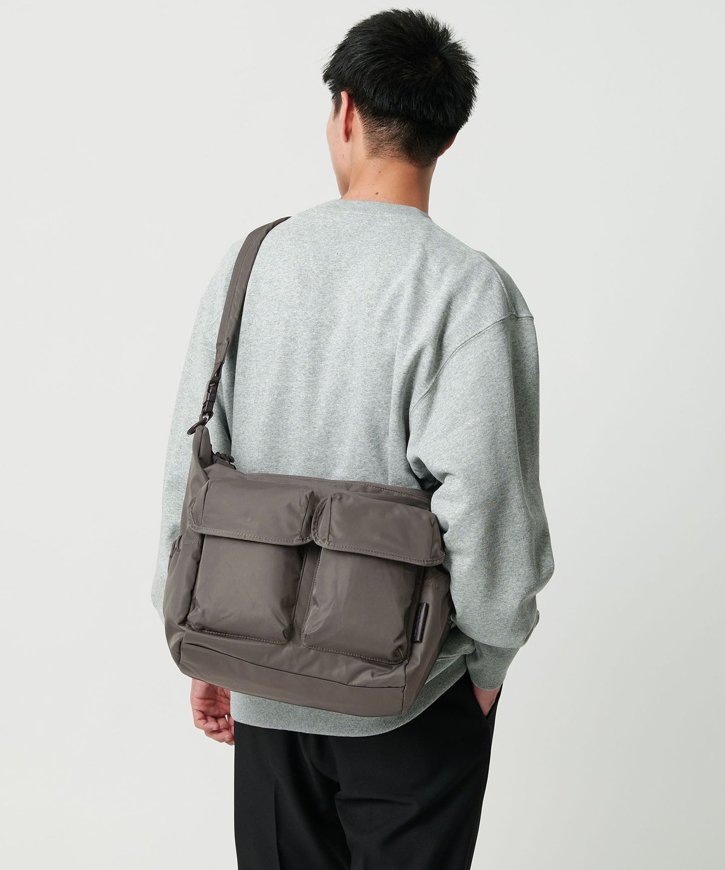 【GLR】雙層掀蓋防潑水尼龍斜背包 肩背包