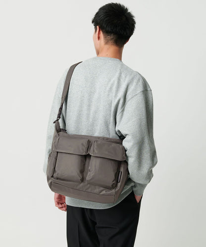 【GLR】雙層掀蓋防潑水尼龍斜背包 肩背包
