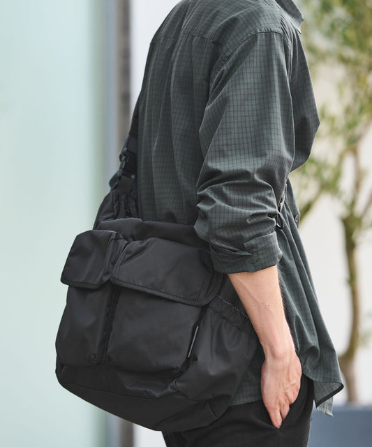 【GLR】雙層掀蓋防潑水尼龍斜背包 肩背包