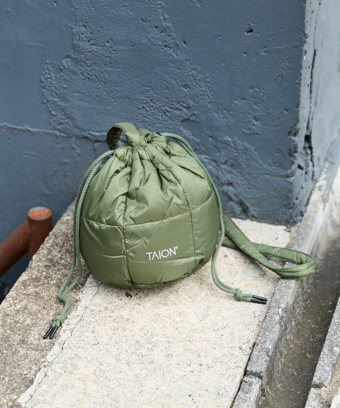 【FREAK’S STORE】TAION輕量羽絨束口肩背包 S