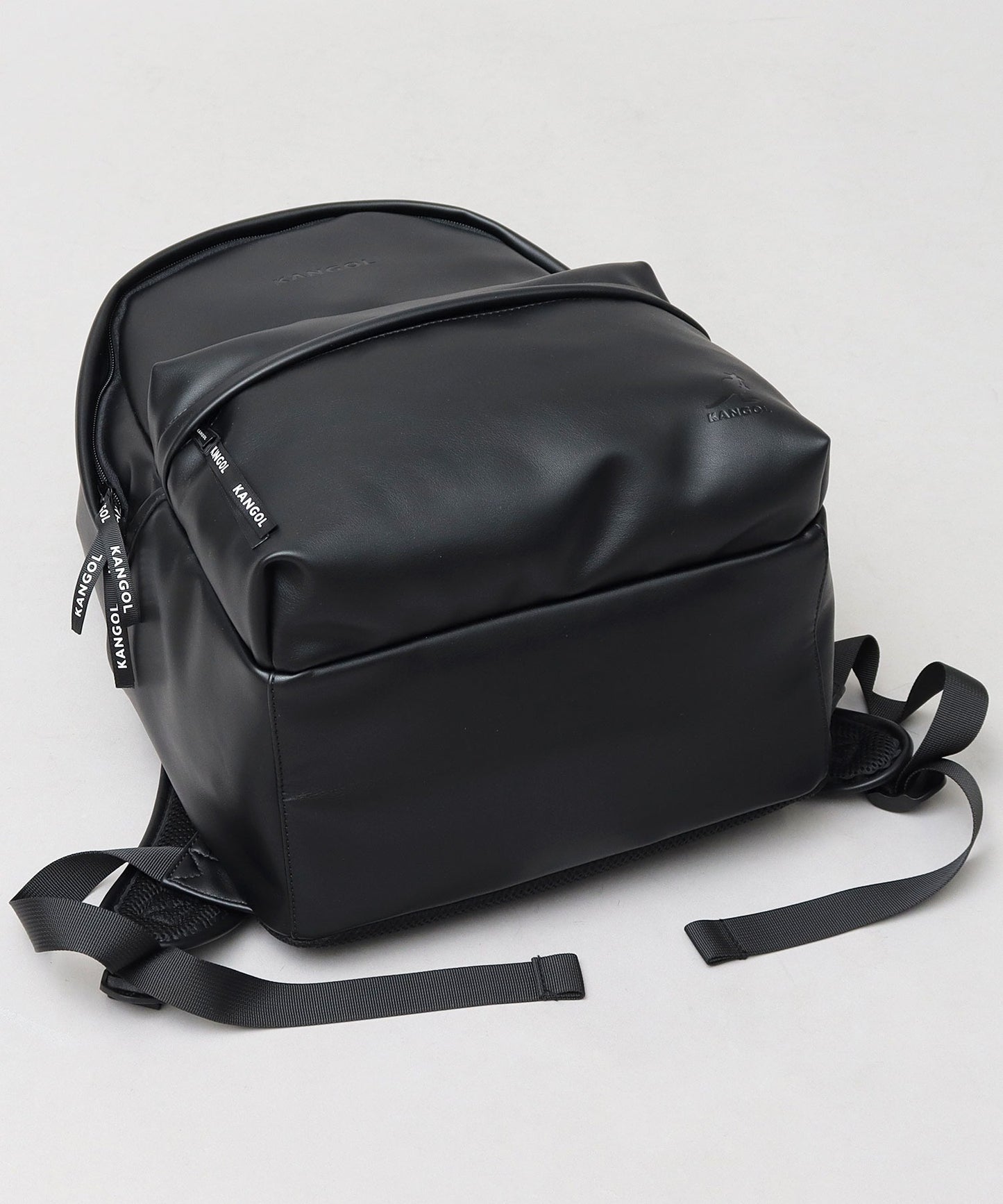 【A.M.S.】KANGOL聯名款 PU皮革多口袋休閒後背包