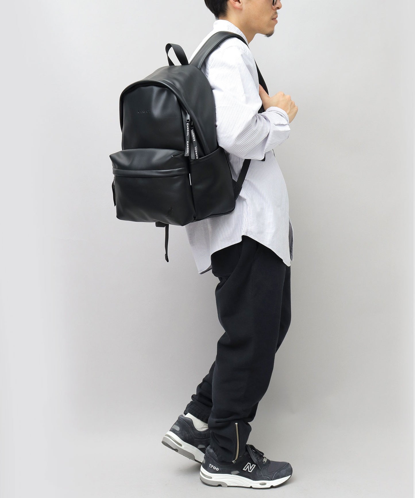 【A.M.S.】KANGOL聯名款 PU皮革多口袋休閒後背包