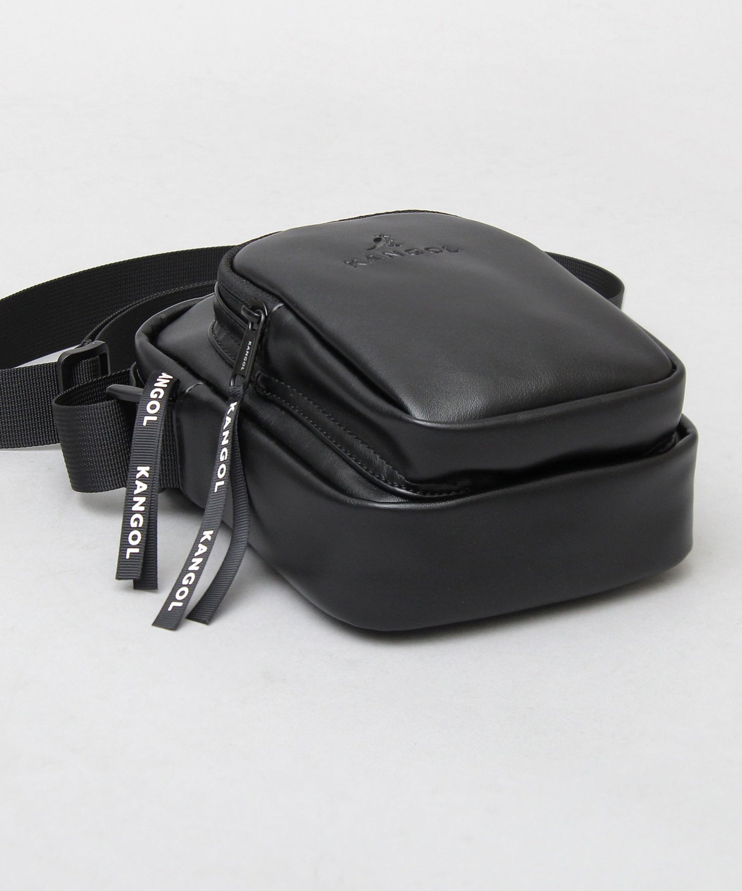 【A.M.S.】KANGOL聯名款 PU皮革質感方形迷你斜背包/肩背包