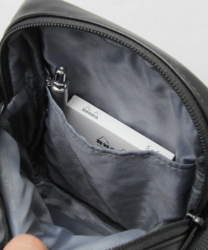 【A.M.S.】KANGOL聯名款 PU皮革質感方形迷你斜背包/肩背包