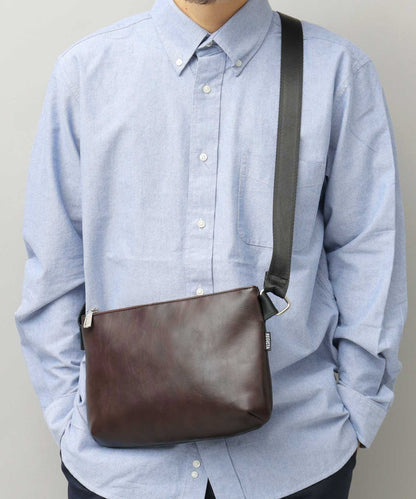 【A.M.S.】REGiSTA聯名 牛床革真皮時尚休閒胸包/斜背包