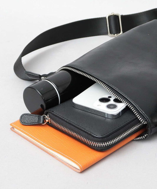 【A.M.S.】REGiSTA聯名 牛床革真皮時尚直式斜背包/肩背包