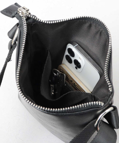 【A.M.S.】REGiSTA聯名 牛床革真皮時尚直式斜背包/肩背包