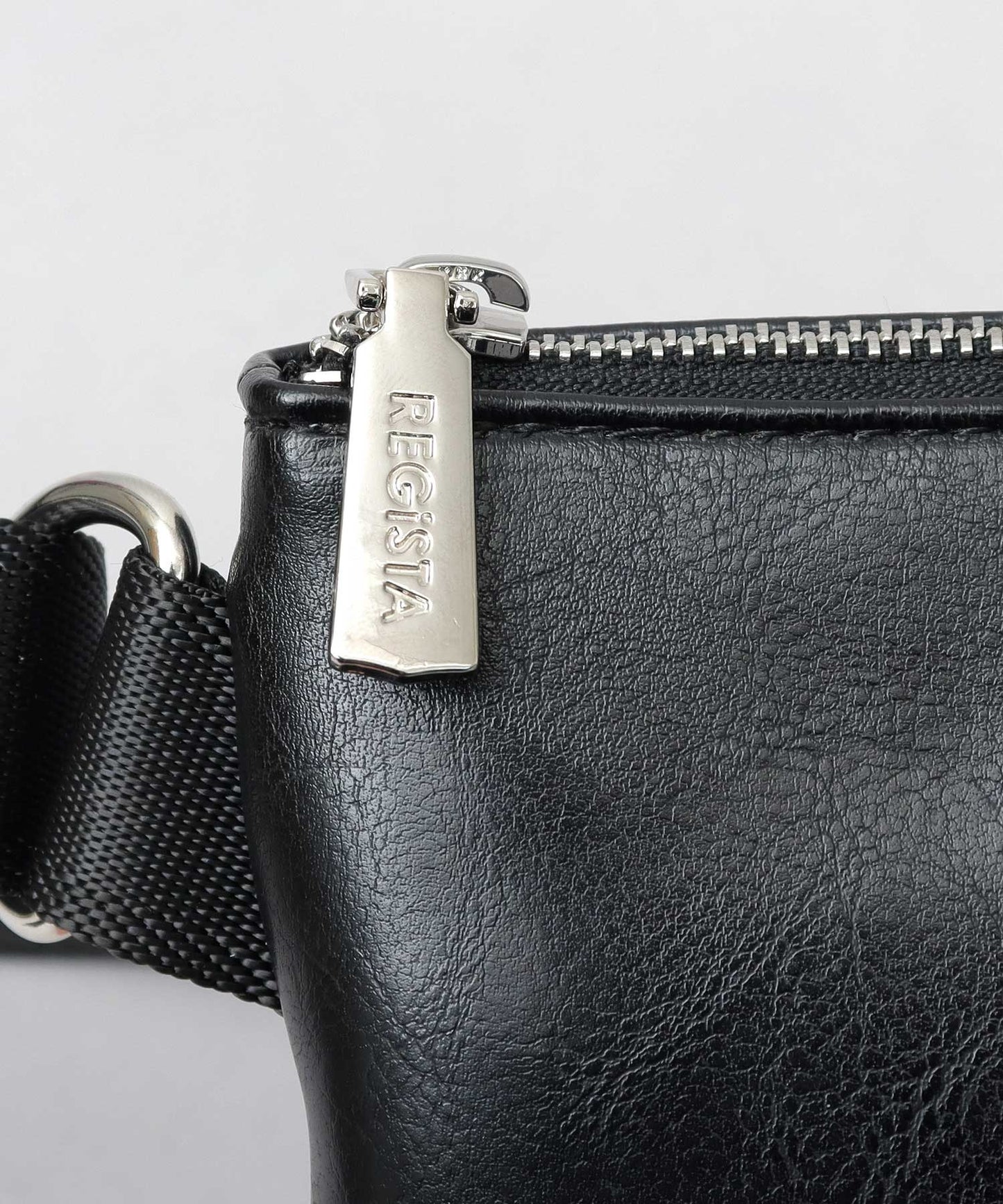 【A.M.S.】REGiSTA聯名 牛床革真皮時尚直式斜背包/肩背包