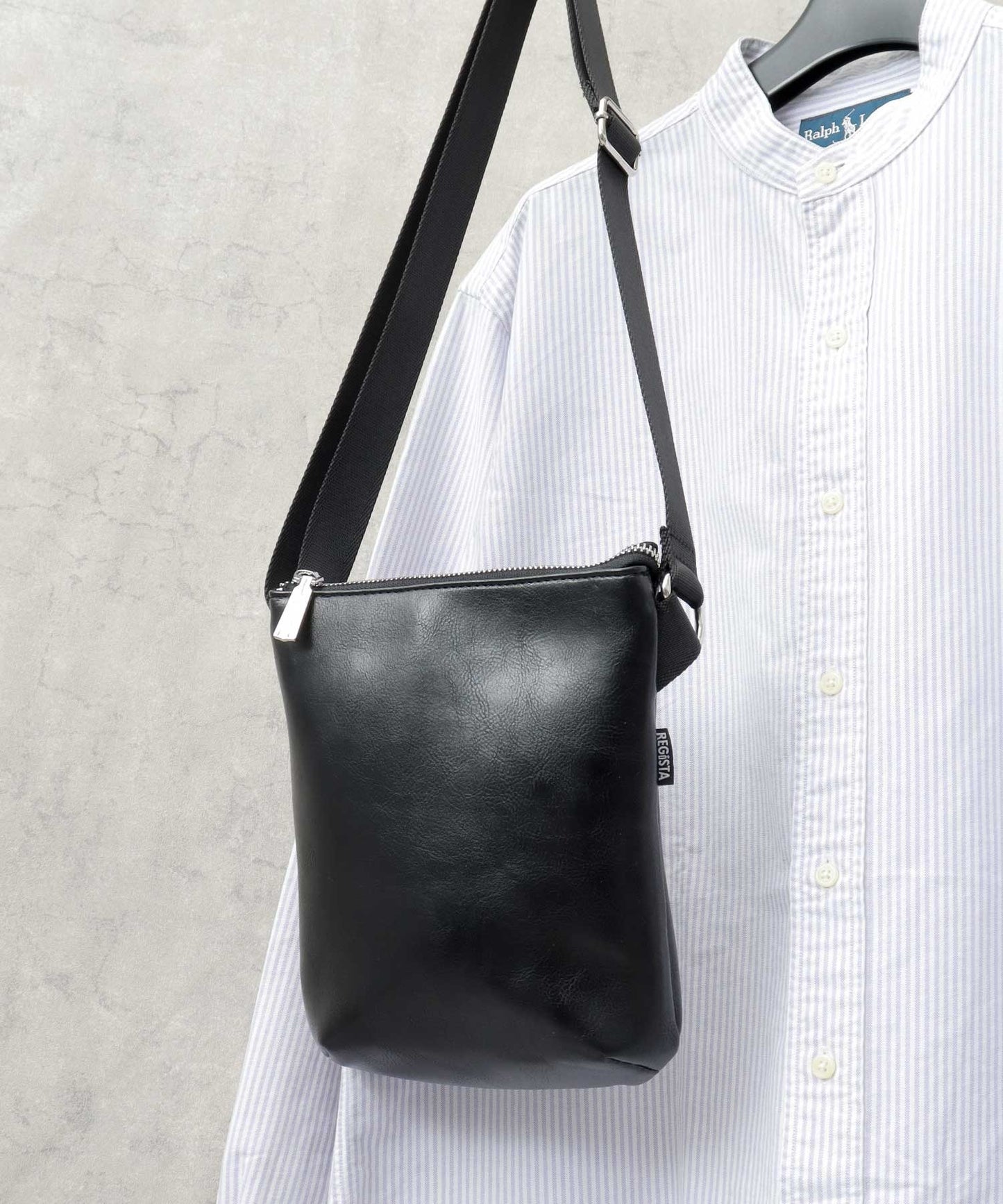 【A.M.S.】REGiSTA聯名 牛床革真皮時尚直式斜背包/肩背包