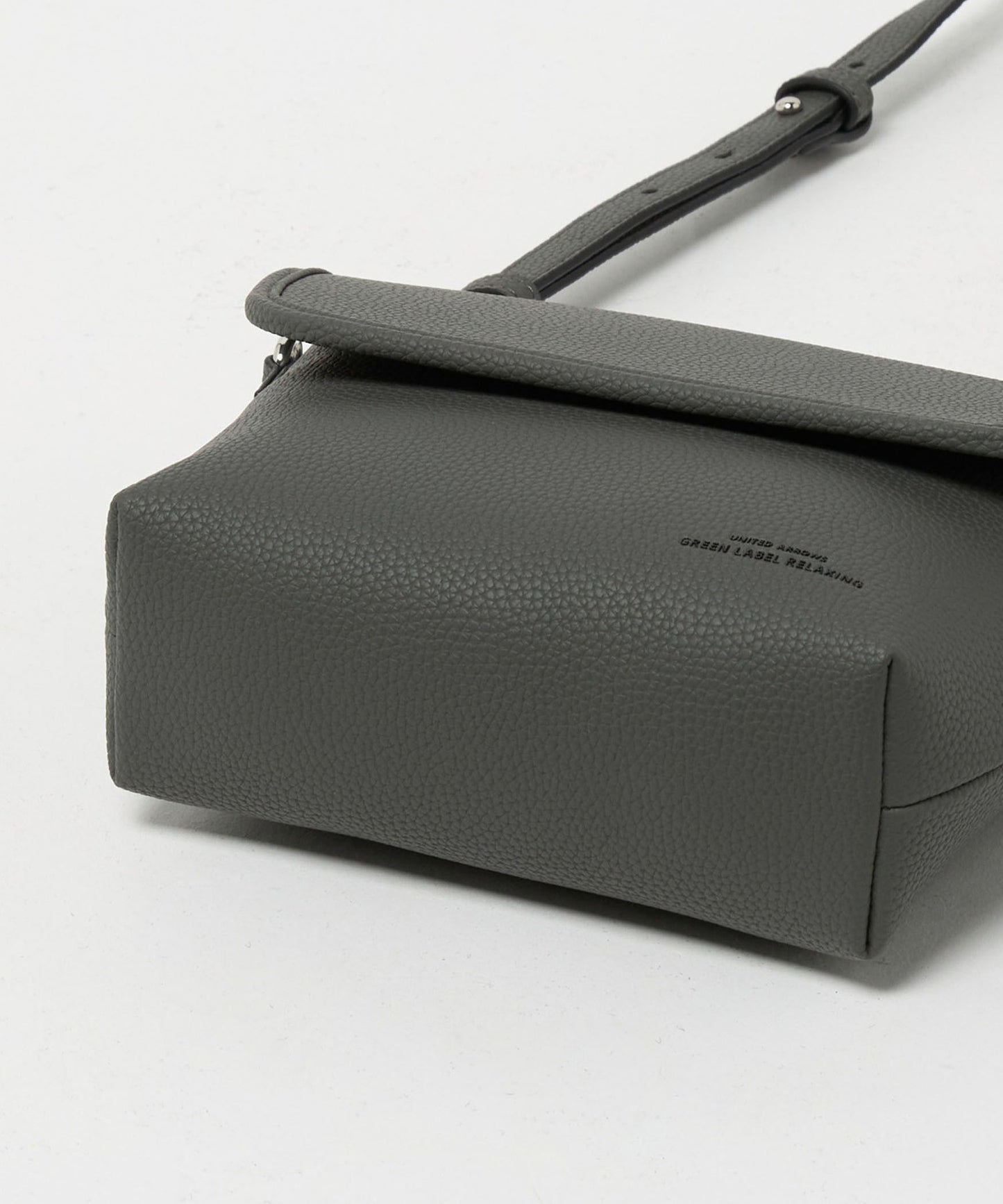 【GLR】顆粒壓紋PU皮革翻蓋斜背包 肩背包