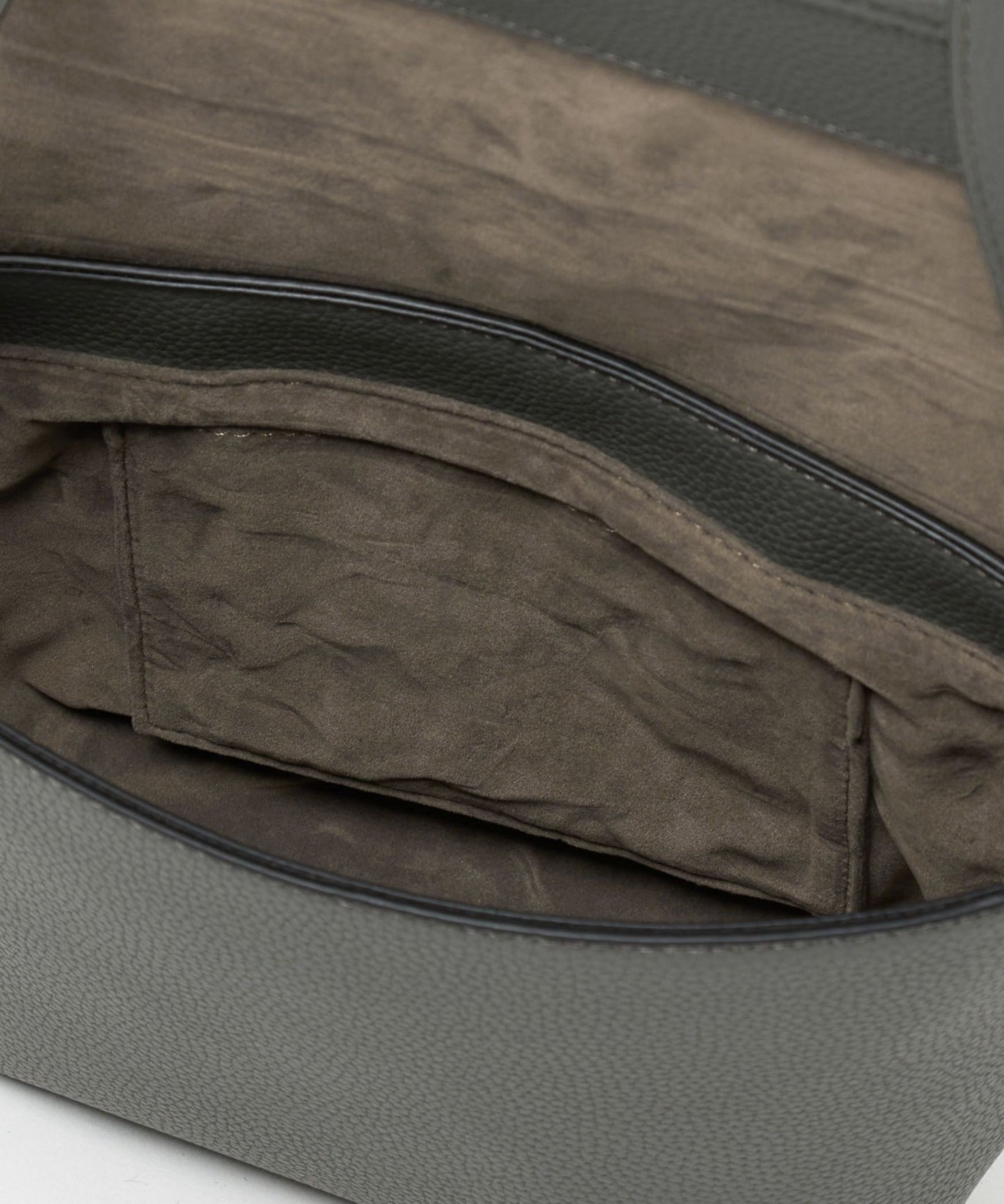 【GLR】顆粒壓紋PU皮革翻蓋斜背包 肩背包