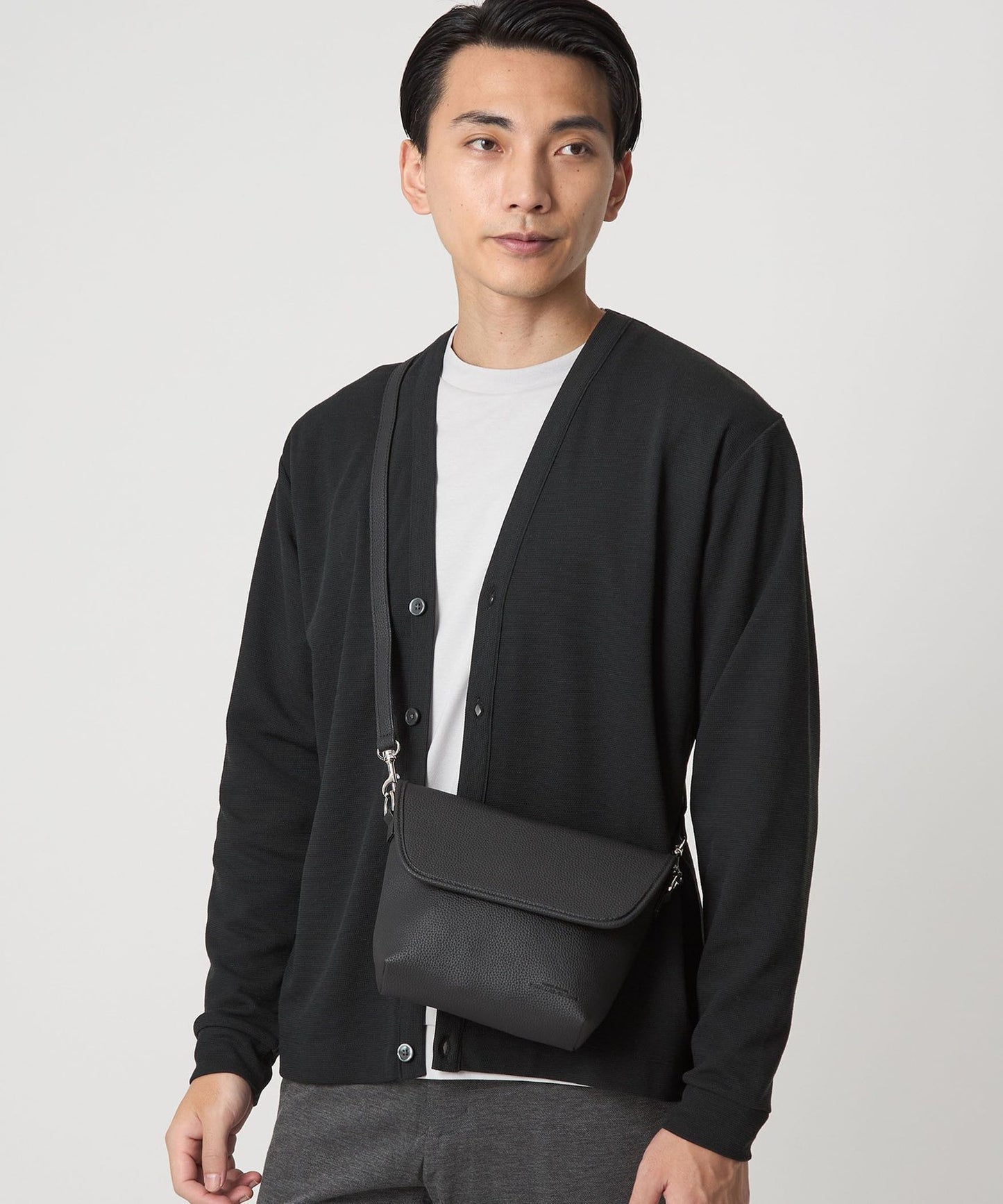 【GLR】顆粒壓紋PU皮革翻蓋斜背包 肩背包