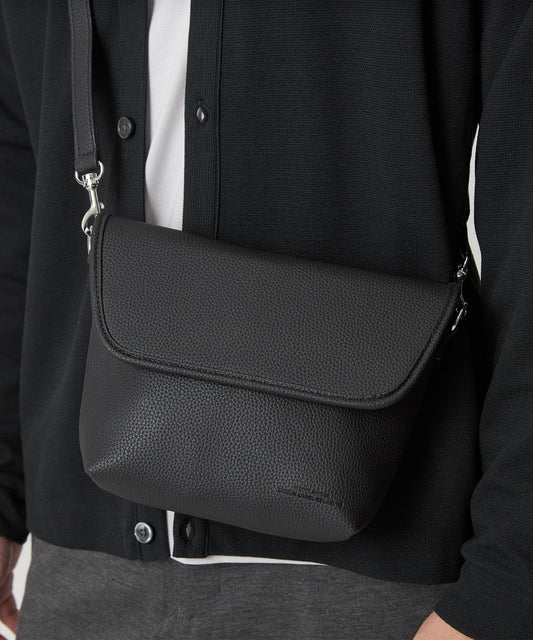 【GLR】顆粒壓紋PU皮革翻蓋斜背包 肩背包