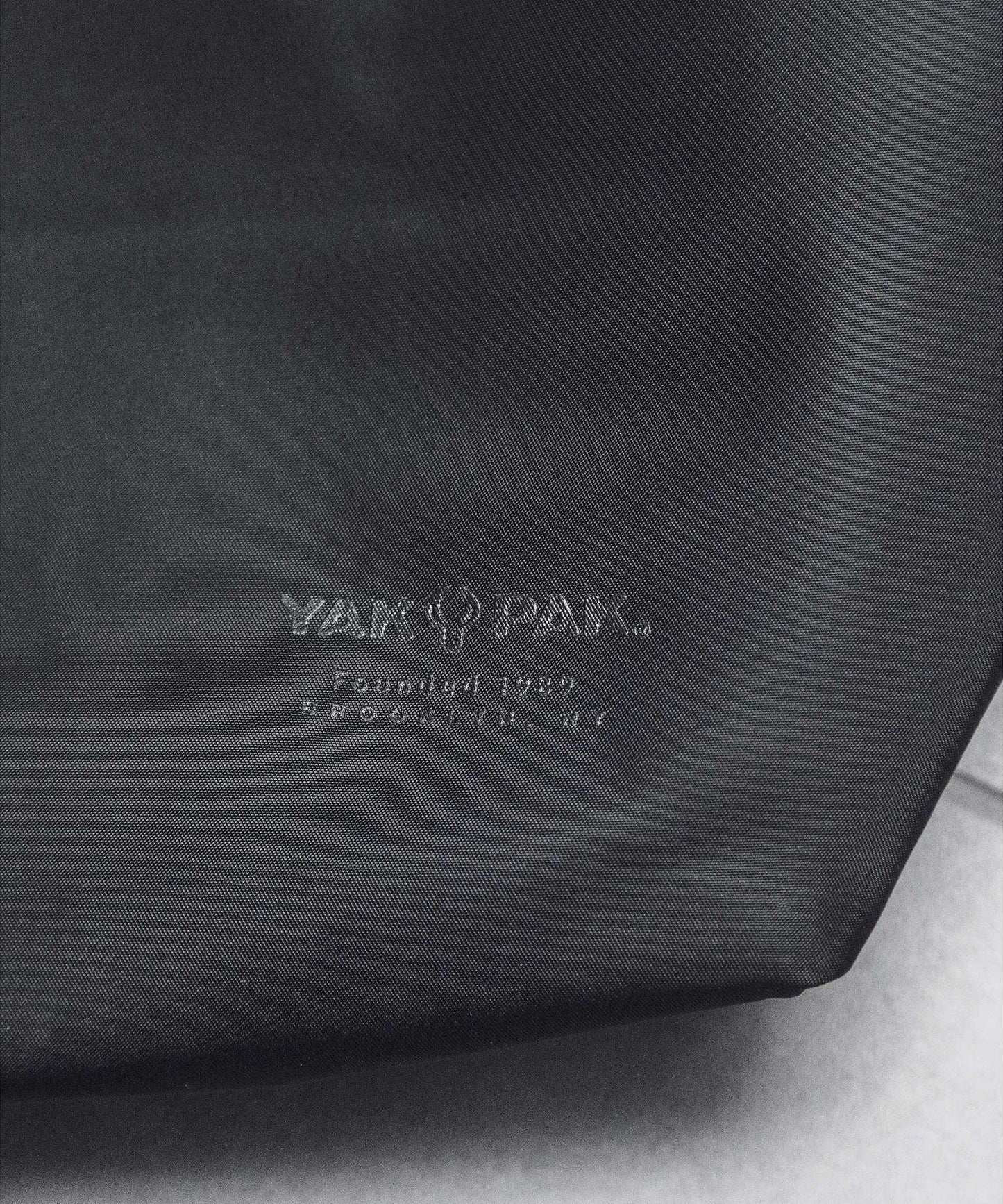 【BEAUTY&YOUTH】YAKPAK monkey time 兩用簡約質感斜背包