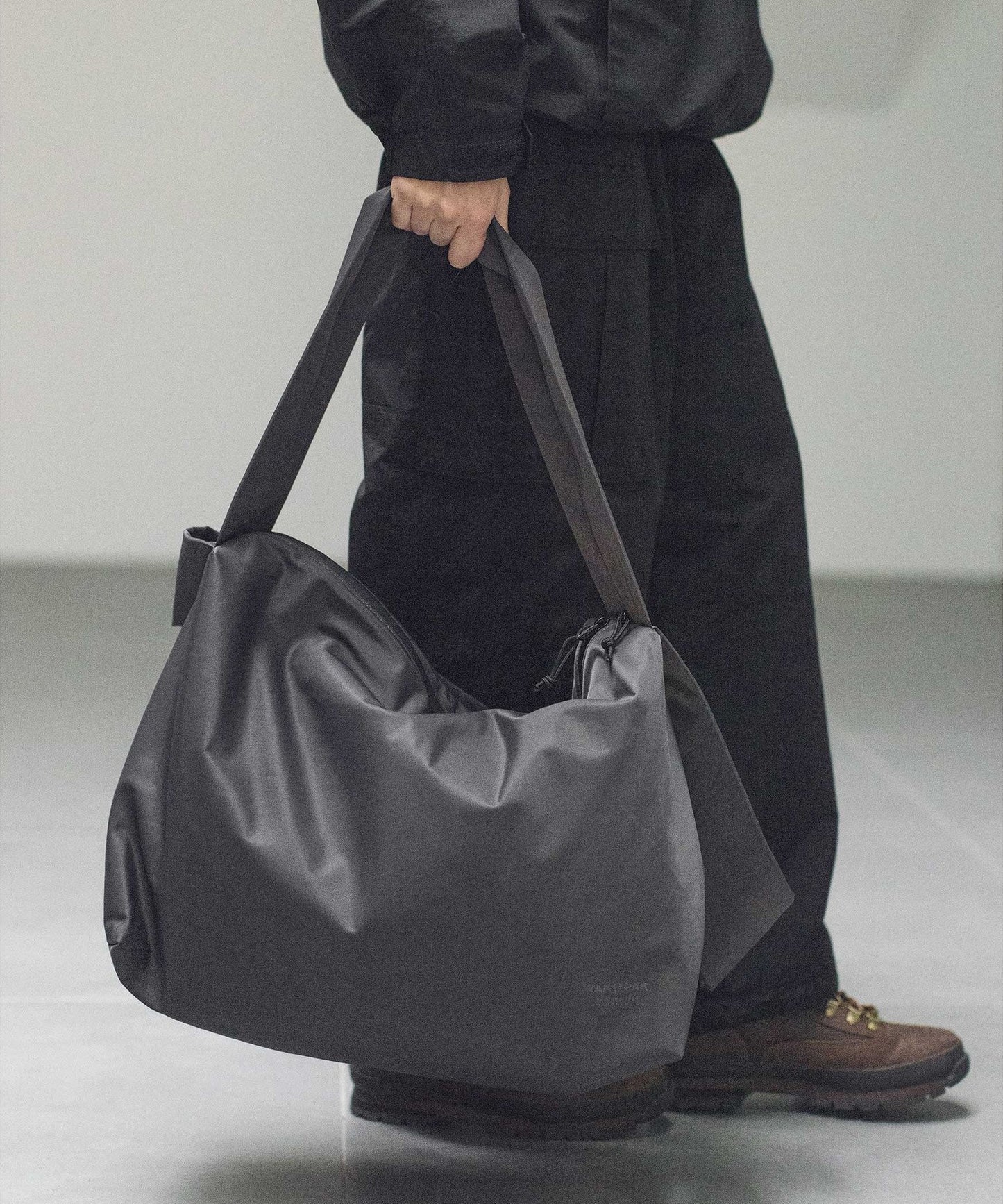 【BEAUTY&YOUTH】YAKPAK monkey time 兩用簡約質感斜背包