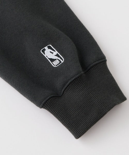 【MONO-MART】NBA系列 聯名款 復古風BULLS公牛隊刺繡印花帽T 日本預購