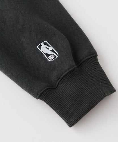 【MONO-MART】NBA系列 聯名款 復古風BULLS公牛隊刺繡印花帽T 日本預購