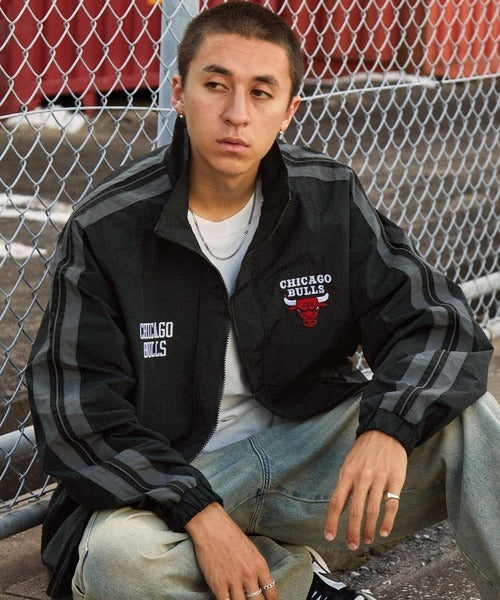 【MONO-MART】NBA系列 BULLS公牛隊刺繡 防潑水 寬版 運動外套
